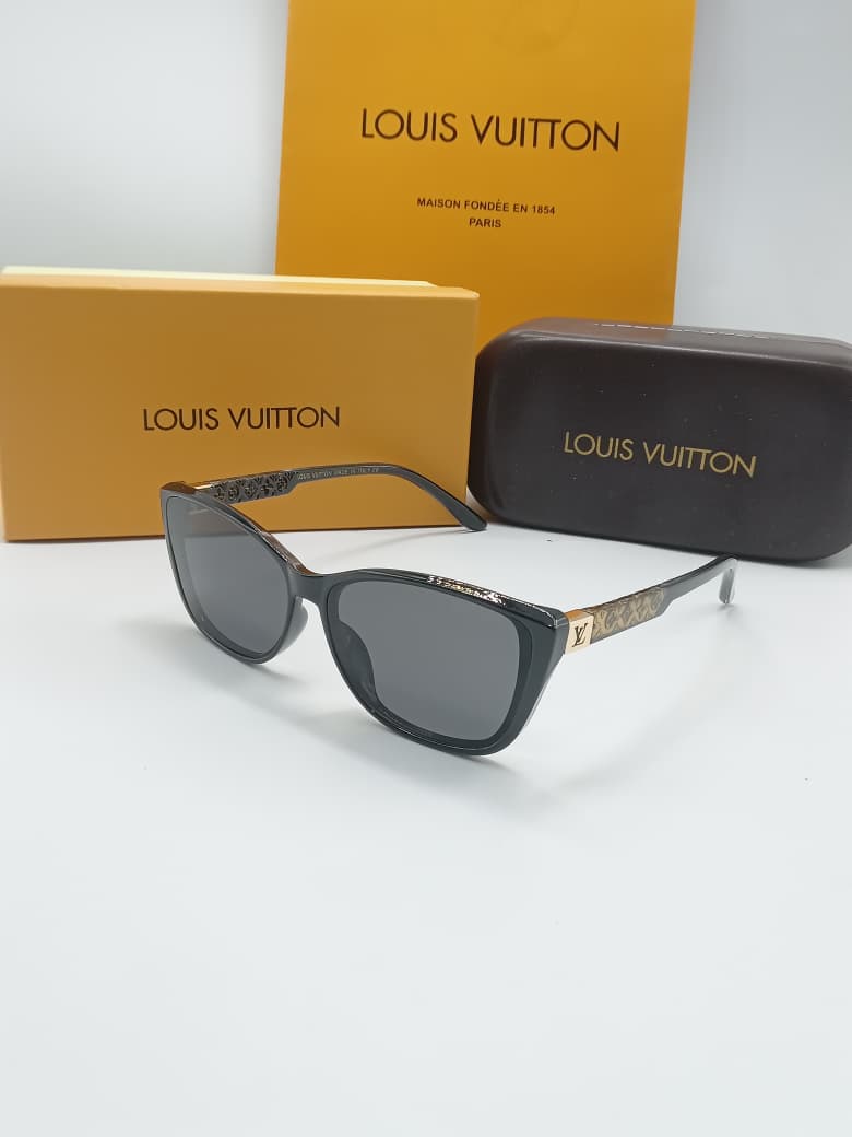LOUIS VUITTON 011