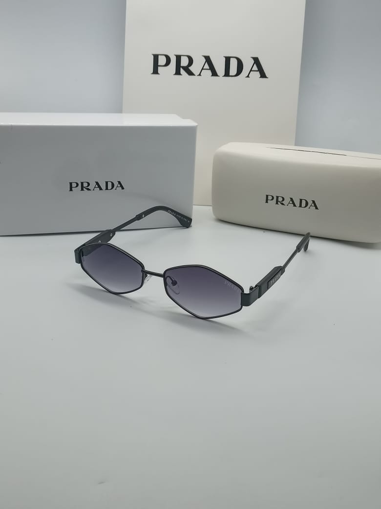 PRADA 018